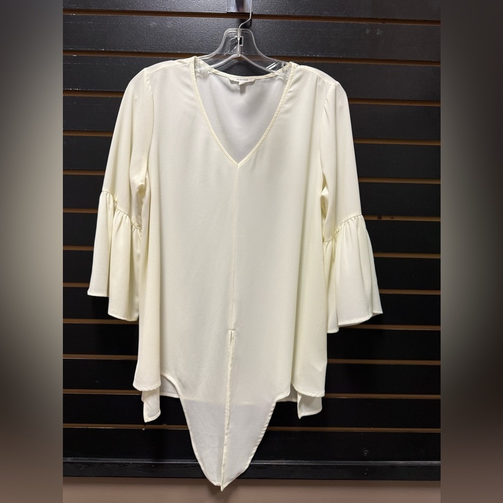 Pleione Buttercream Bell Sleeve V-Neck Blouse M